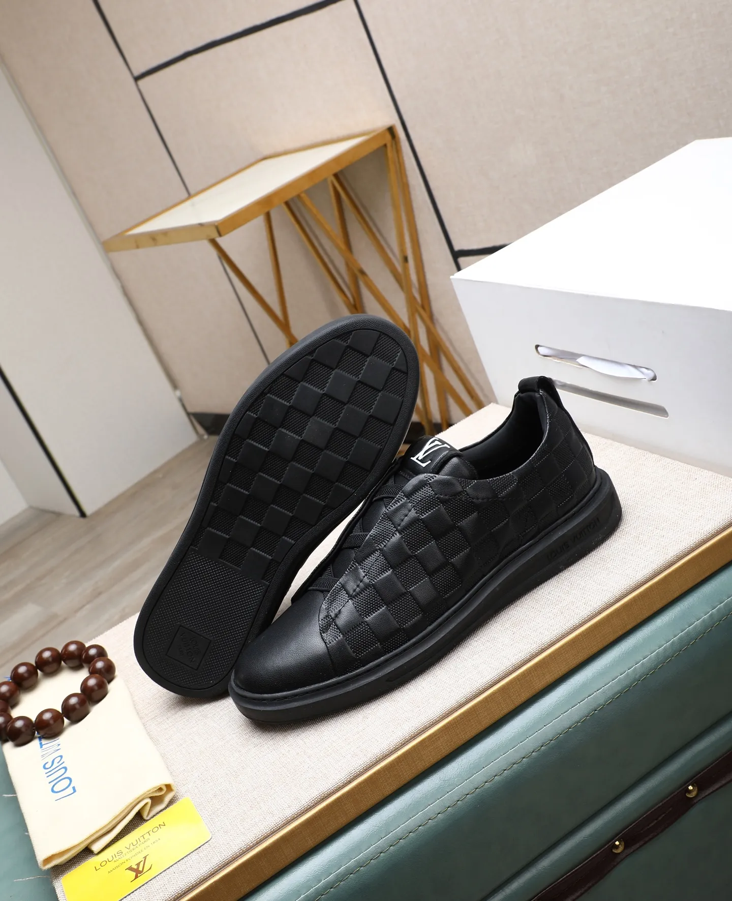 Men's shoes 💰460 【LOUIS VUITTON】Louis Vuitton 2 new products 👟Milan fashion show style 🇰🇾🇰🇾LV family logo, celebrity style, a must-have for fashionistas ⚠️Imported materials ➕Cow leather ➕Breathable leather lining ➕Special outsole 👞Number 38-44 (45 46 custom-made)